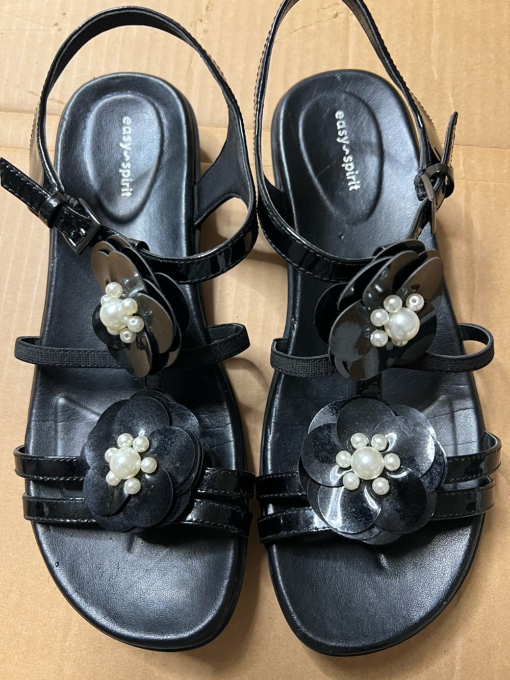 Easy Spirit 8.5W Wide Black Sandals Floral Pearl Comfort